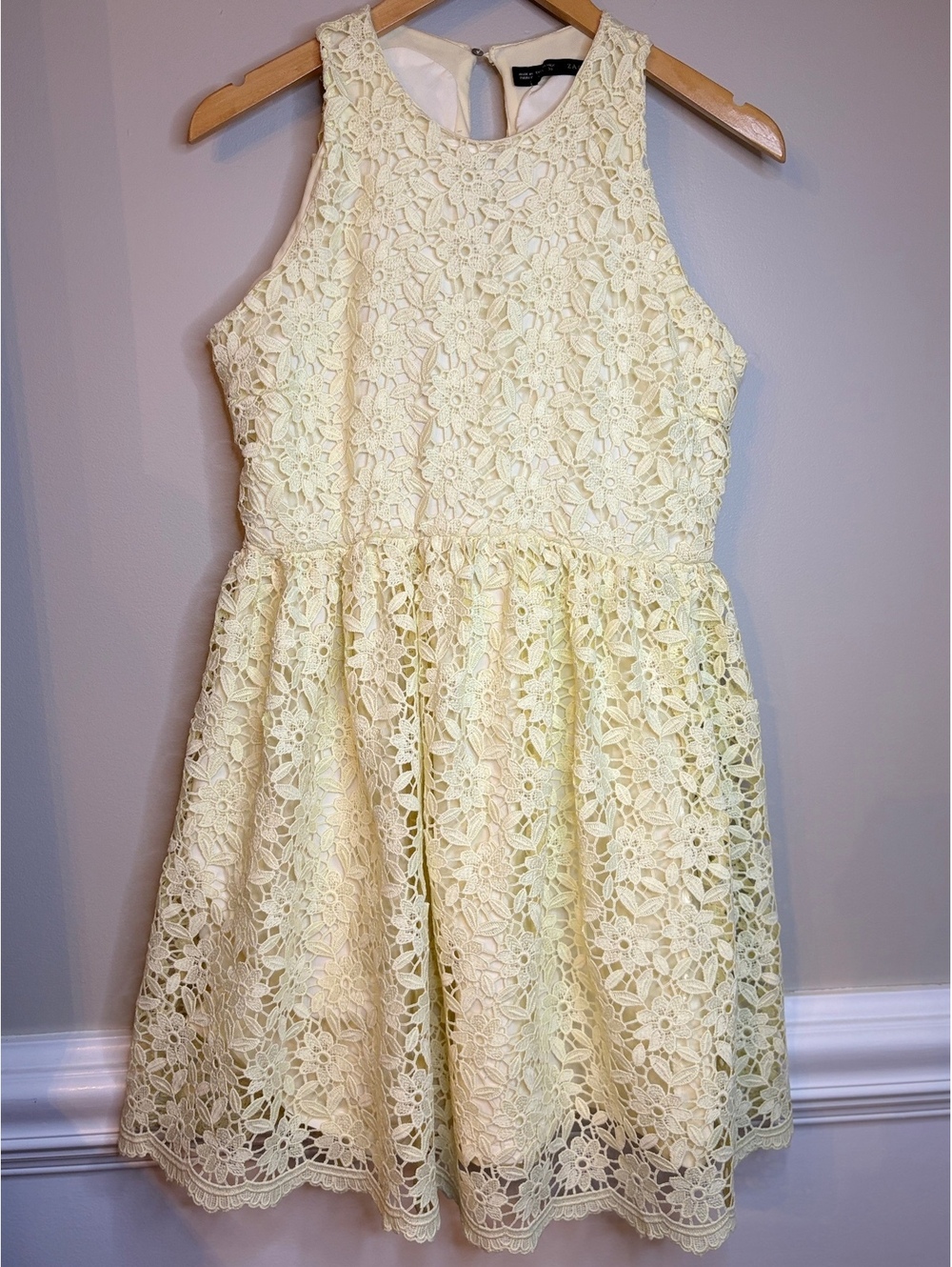 Zara Pale Yellow Eyelet Dress L